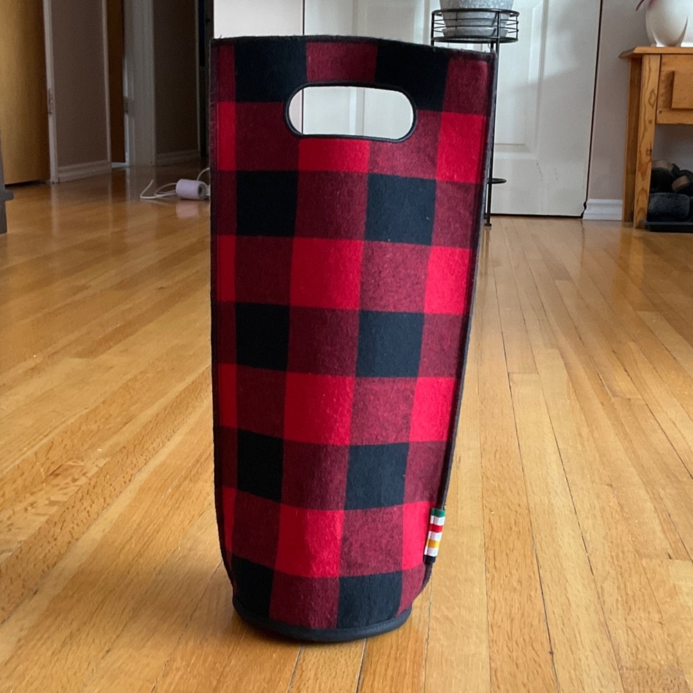 ORIGINAL HUDSONS BAY COMPANY Buffalo Plaid Bottle wine Tote with Cutout Handles